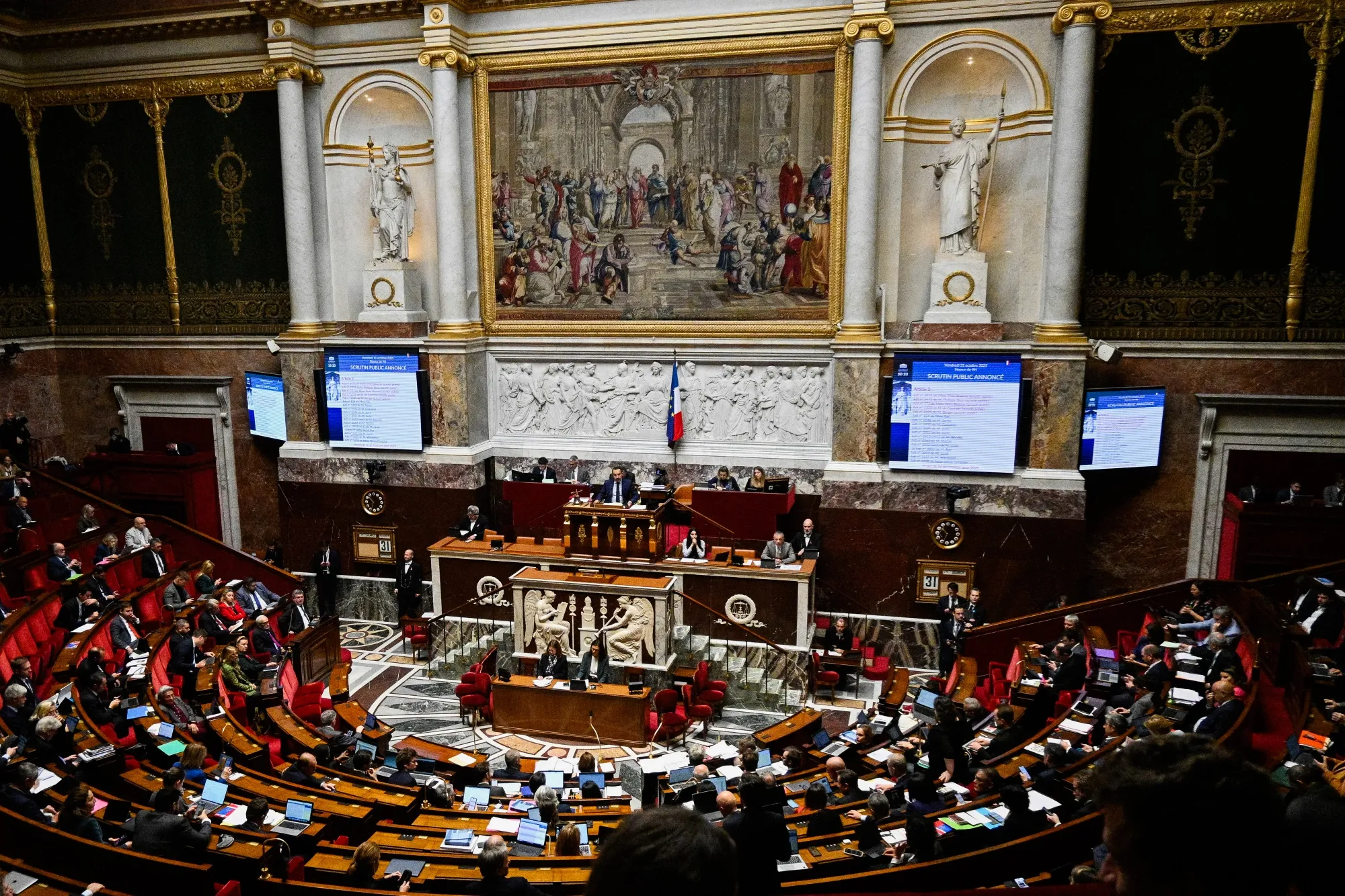 Franca rrëzon taksën mbi pasurinë “Zucman”, rritet presioni politik ndaj kryeministrit Lecornu