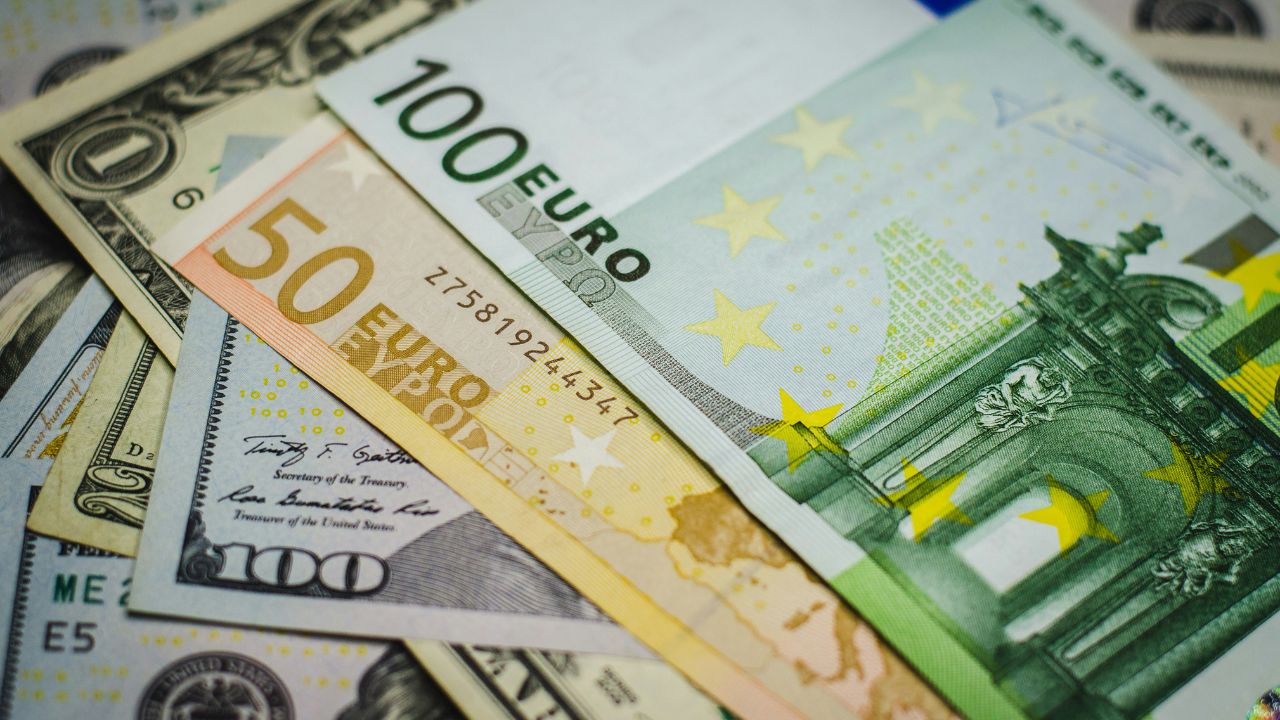 4.6 miliardë euro jashtë bankave: rritet paraja në dorë në Shqipëri