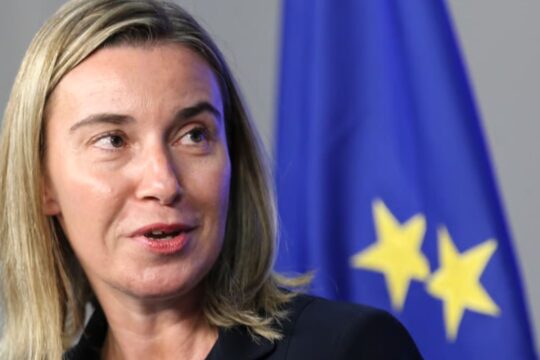 Federica Mogherini jep dorëheqjen mes hetimeve për mashtrim në BE