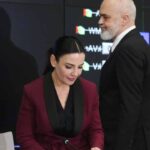Kushtetuesja rikthen Belinda Ballukun në detyrë