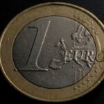 Qeveria heq dorë nga kontratat me 1 euro