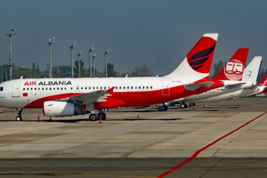 Air Albania pezullon fluturimet: AAC i heq licencën pa afat