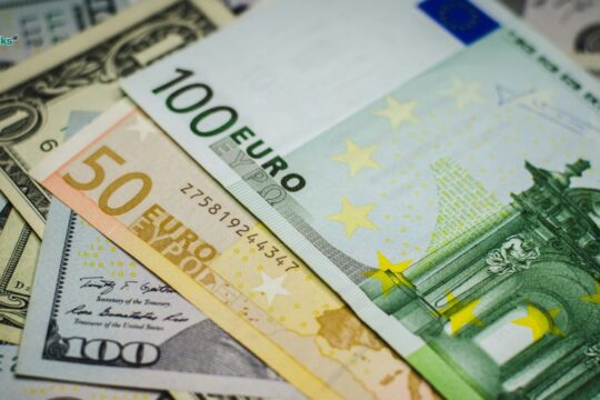 Banka e Shqipërisë bleu 826 mln euro për të frenuar forcimin e lekut