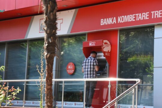 Kartat e klientëve të BKT-së klonohen: Transaksione misterioze jashtë vendit