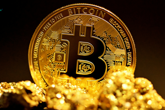 Bitcoin bie nën 66 mijë dollarë, humbet 20% që nga fillimi i 2026