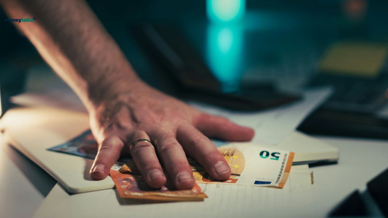 Euro bie në 96.41 lekë, prek sërish minimumin historik