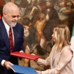 Pensionistët italianë paralajmërojnë largim nga Shqipëria