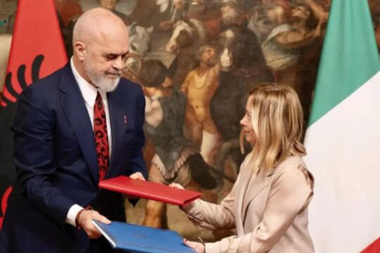 Pensionistët italianë paralajmërojnë largim nga Shqipëria