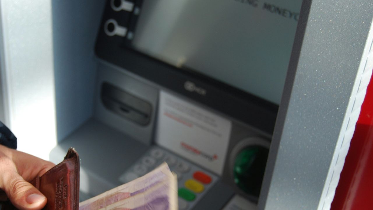 Sistemi bankar shqiptar mbetet i qëndrueshëm, rritet kredidhënia në 9.4 miliardë euro